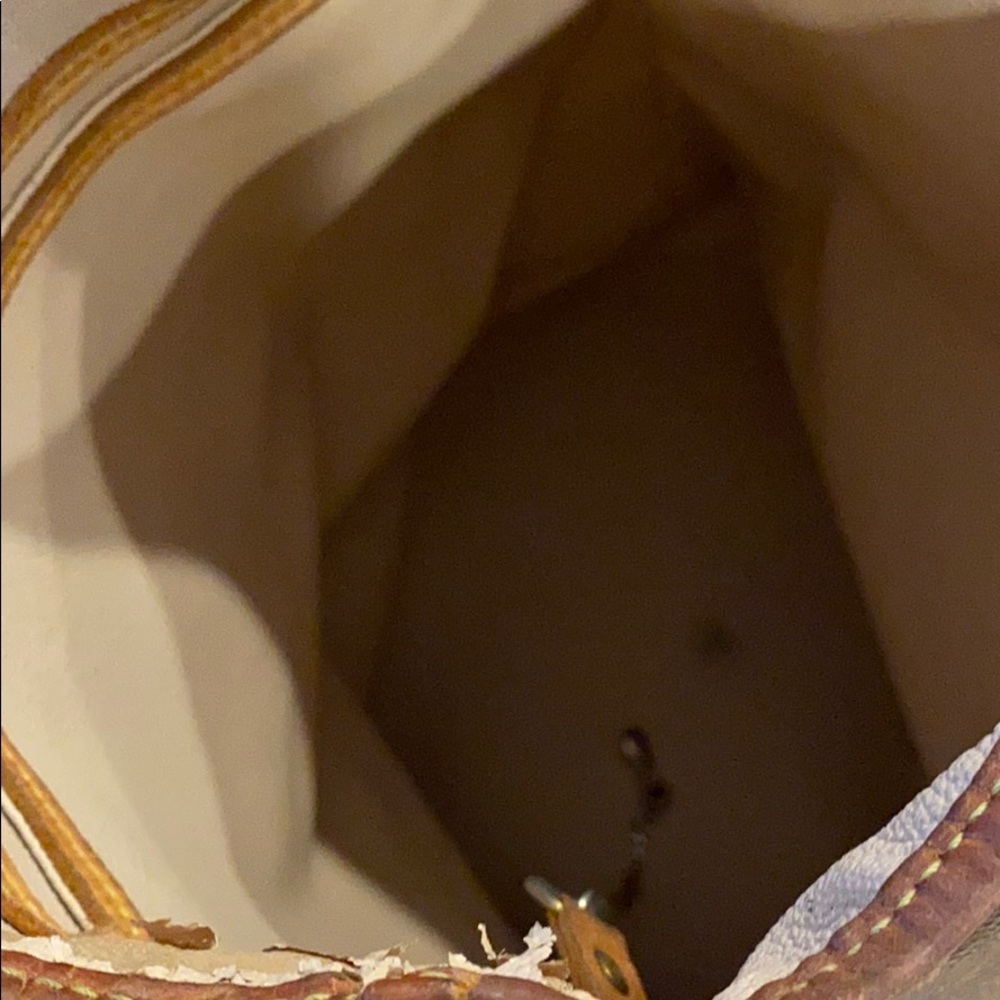 Louis Vuitton Bucket - Picture 10 of 14